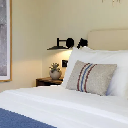 Domes Aulus Zante, Inclusive, Autograph Collection