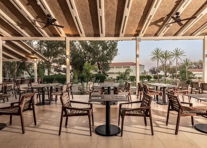 Domes Aulus Zante, Inclusive, Autograph Collection